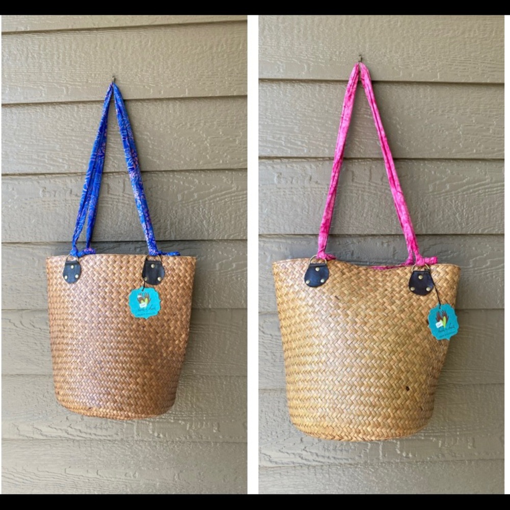 NWT! Hands to hearts Straw Shoulder beach summer 2 bags